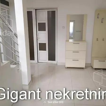 Ak House *